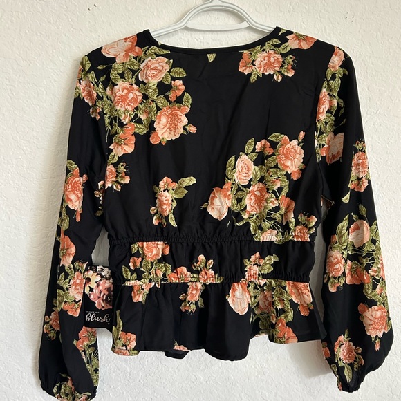 💥PRICE ⬇️ HINT OF BLUSH • Women’s Black Floral Top • sz Med • - Picture 3 of 10